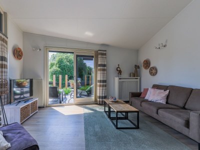 Bungalow On the water with a hot tub - Features photo 14