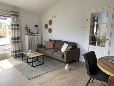 Bungalow On the water with a hot tub - Features photo 15