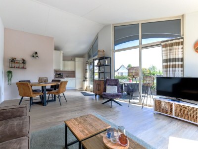 Bungalow On the water with a hot tub - Features photo 17