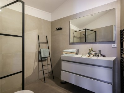 Bungalow On the water with a hot tub - Features photo 21