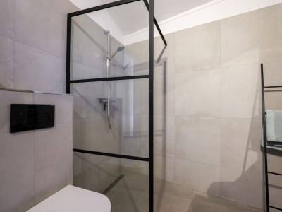 Bungalow On the water with a hot tub - Features photo 22