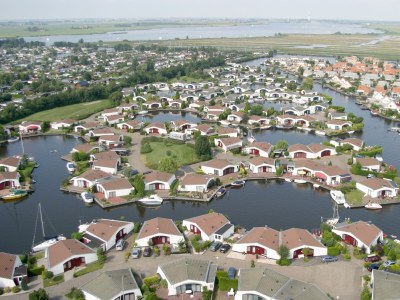 Bungalow On the water with a hot tub - Environment photo 25