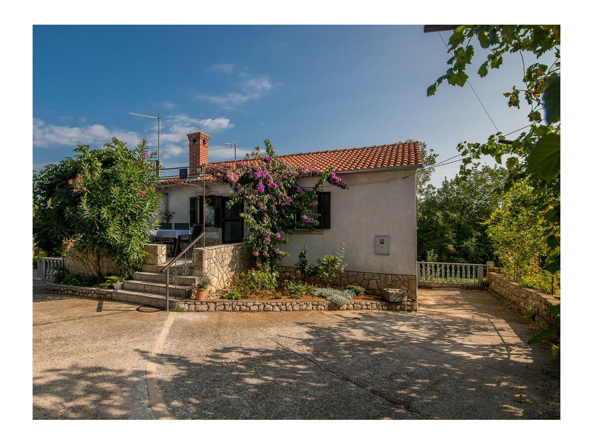 Holiday apartment Sara – Garten & Grill, in der Nähe des Sandstrandes Sv. Marek