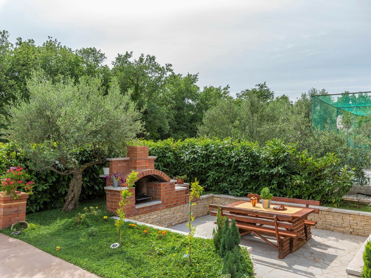 Apartment Visnjan No.1 - Outdoor photo 5