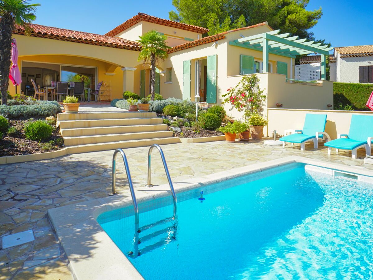 Villa with pool and fantastic sea view in Saint-Aygulf - Outdoor photo 2