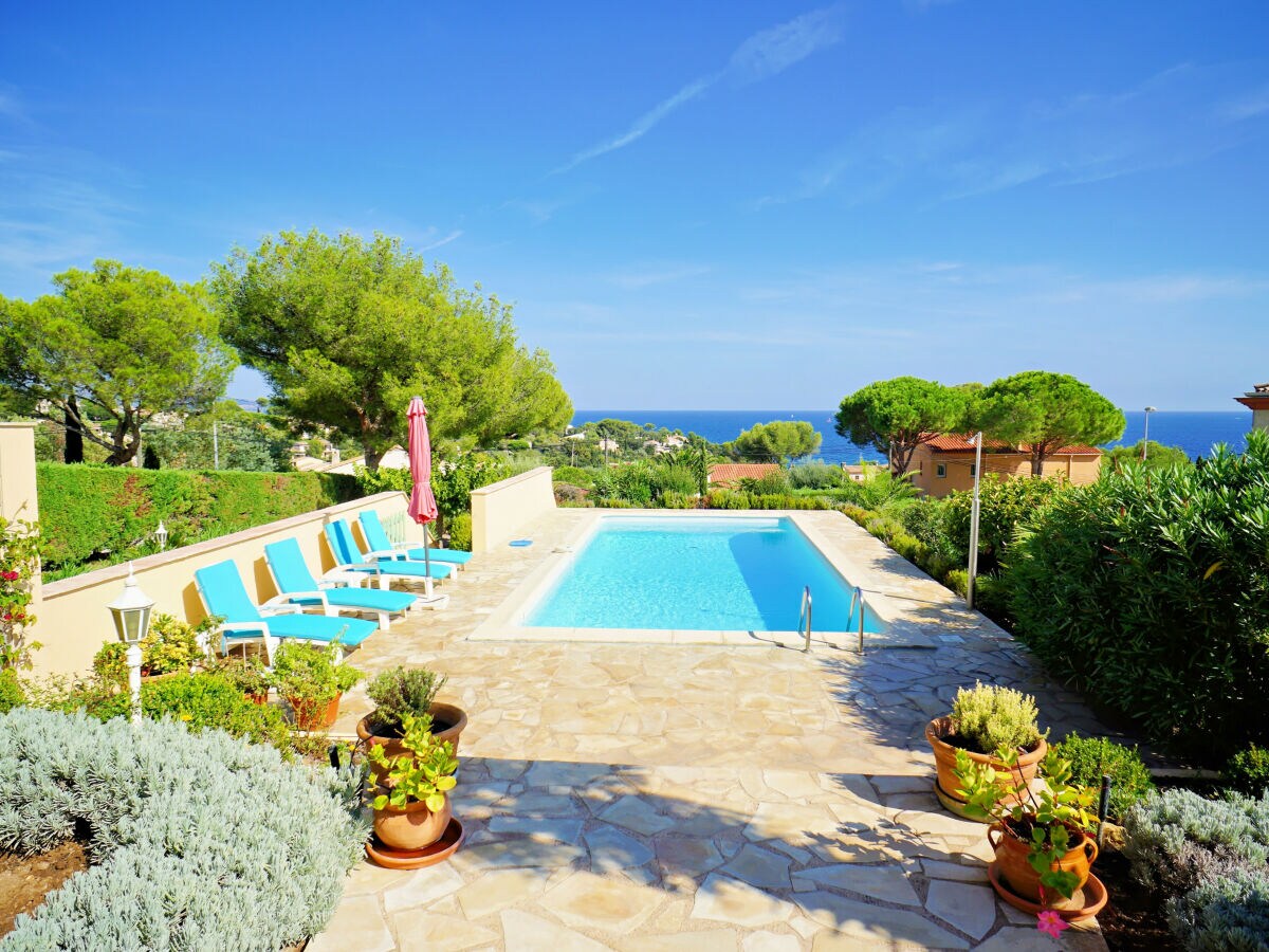 Villa with pool and fantastic sea view in Saint-Aygulf - Outdoor photo 3