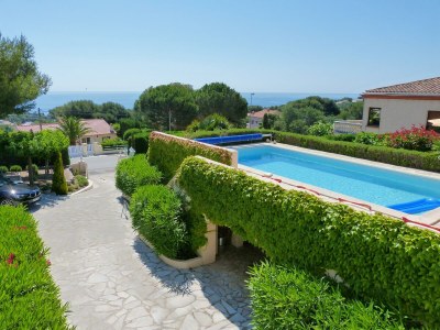 Villa with pool and fantastic sea view in Saint-Aygulf - Outdoor photo 12