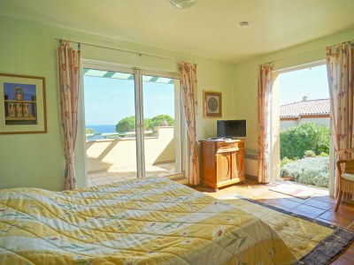 Villa with pool and fantastic sea view in Saint-Aygulf - Features photo 27