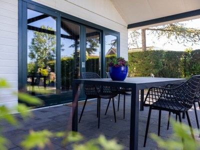 Bungalow Wilgenroos im Vakantiepark De Groote Vliet - Outdoor photo 3