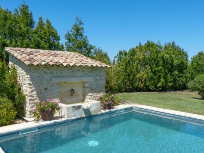 Holiday house with pool in Provence in L'Isle-sur-la-Sorgue - Outdoor photo 4