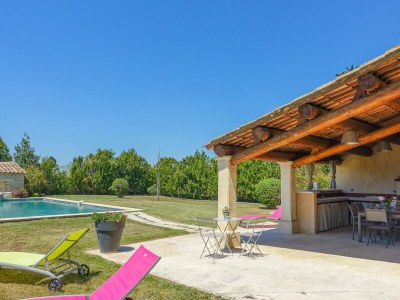 Holiday house with pool in Provence in L'Isle-sur-la-Sorgue - Outdoor photo 9