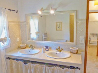 Holiday house with pool in Provence in L'Isle-sur-la-Sorgue - Features photo 30