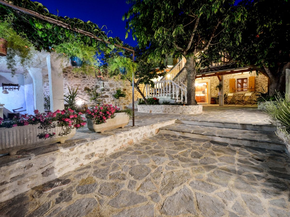 Holiday house LUPE - Outdoor photo 2