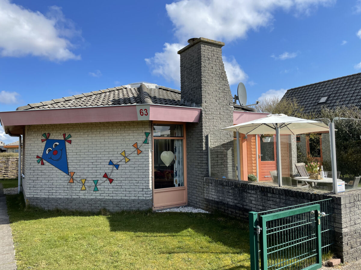 Holiday house Zeestern 63 in the holiday park Strandslag - Outdoor photo 2